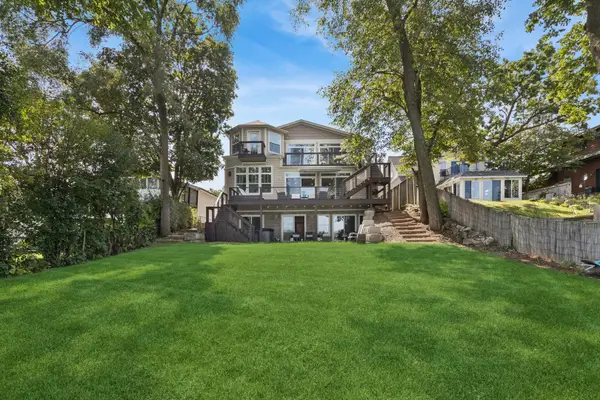 19108 W Lake View Avenue, Mundelein, IL 60060