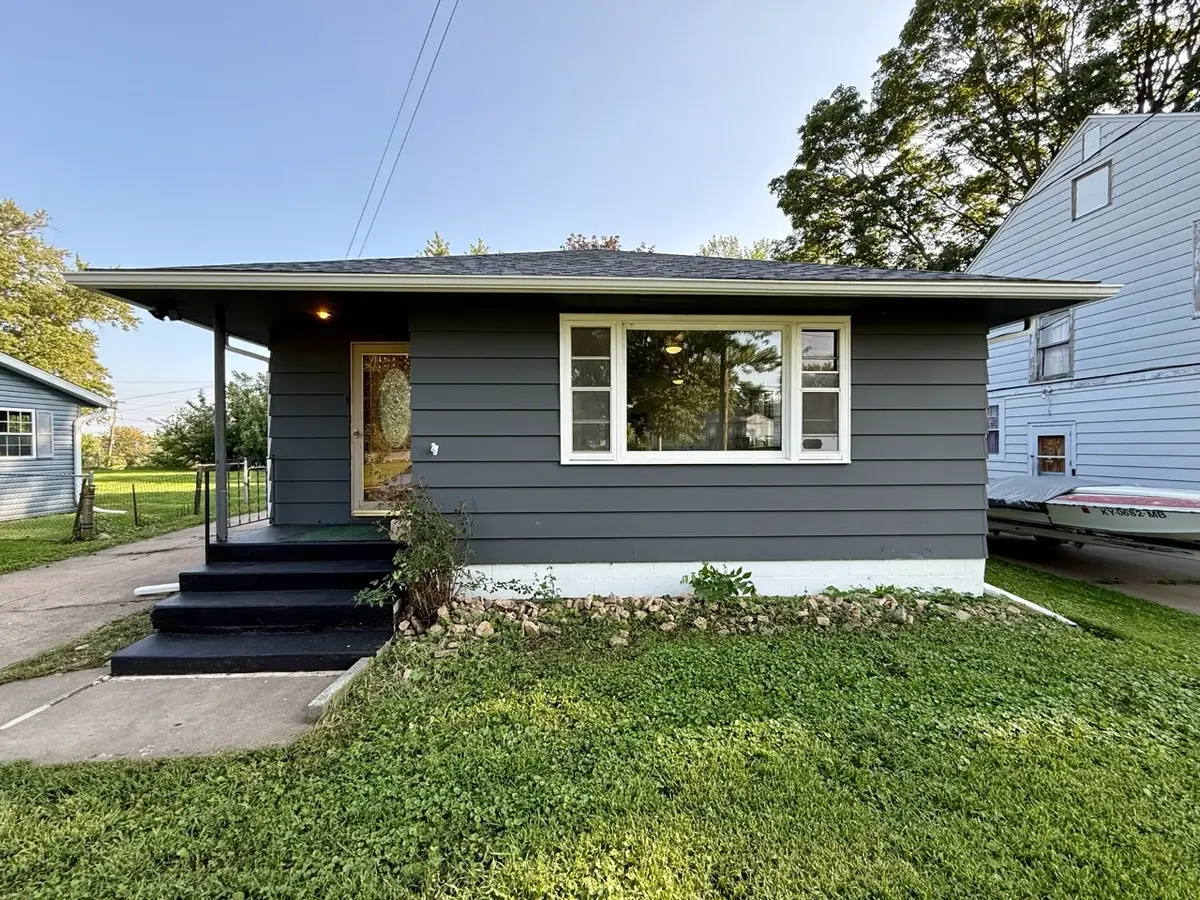 1525 27th Avenue S, Clinton, IA 52732 - #1