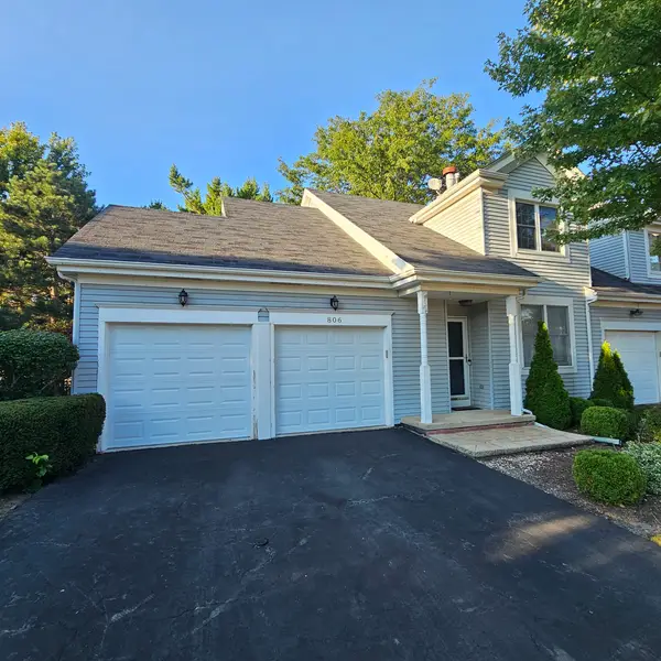 806 Derby Course, St. Charles, IL 60174