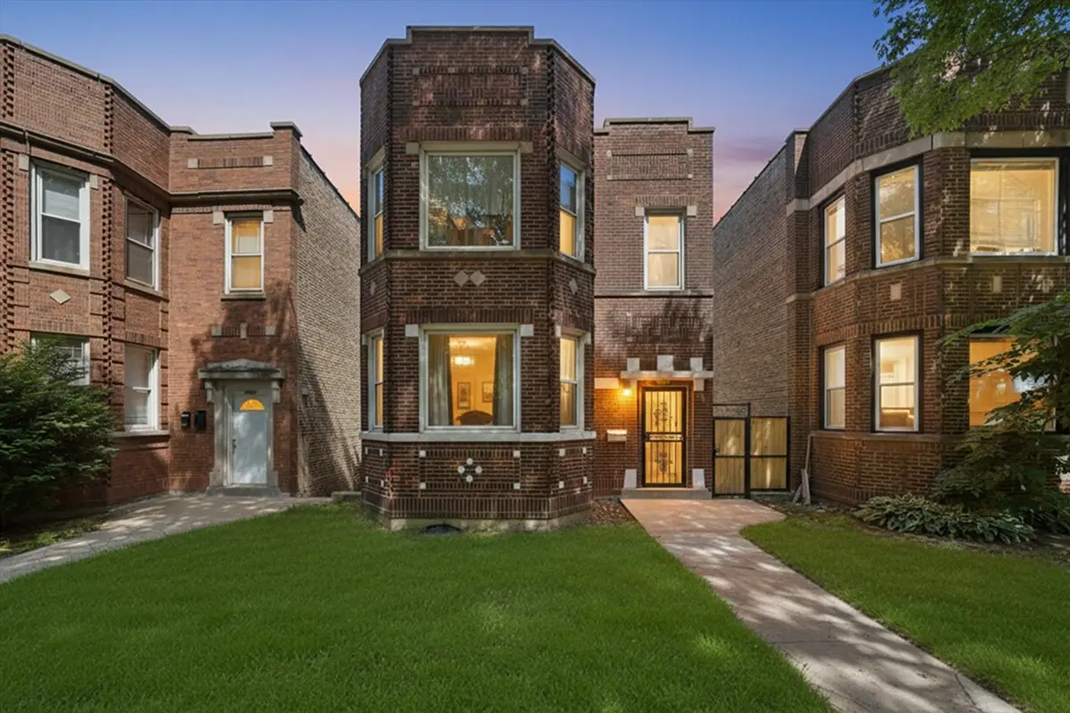 9015 S Muskegon Avenue, Chicago, IL 60617 - #1