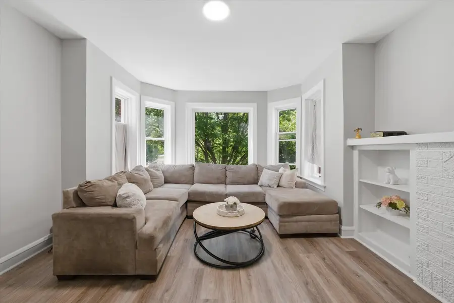 9015 S Muskegon Avenue, Chicago, IL 60617 - #2