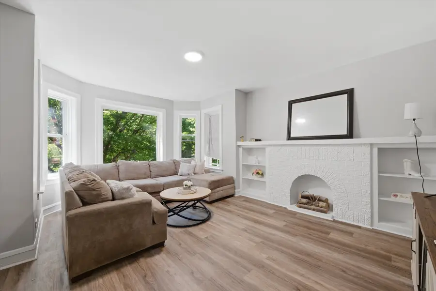 9015 S Muskegon Avenue, Chicago, IL 60617 - #3