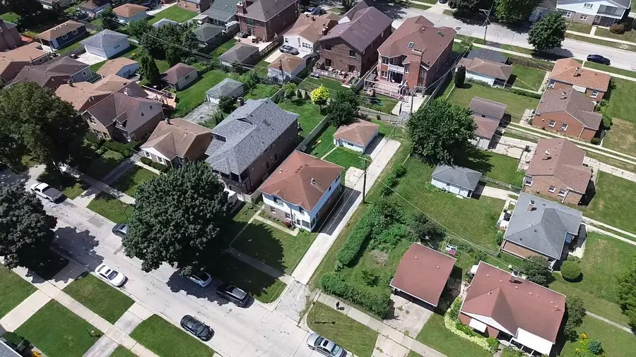 8336 Mango Avenue, Morton Grove, IL 60053 - #3