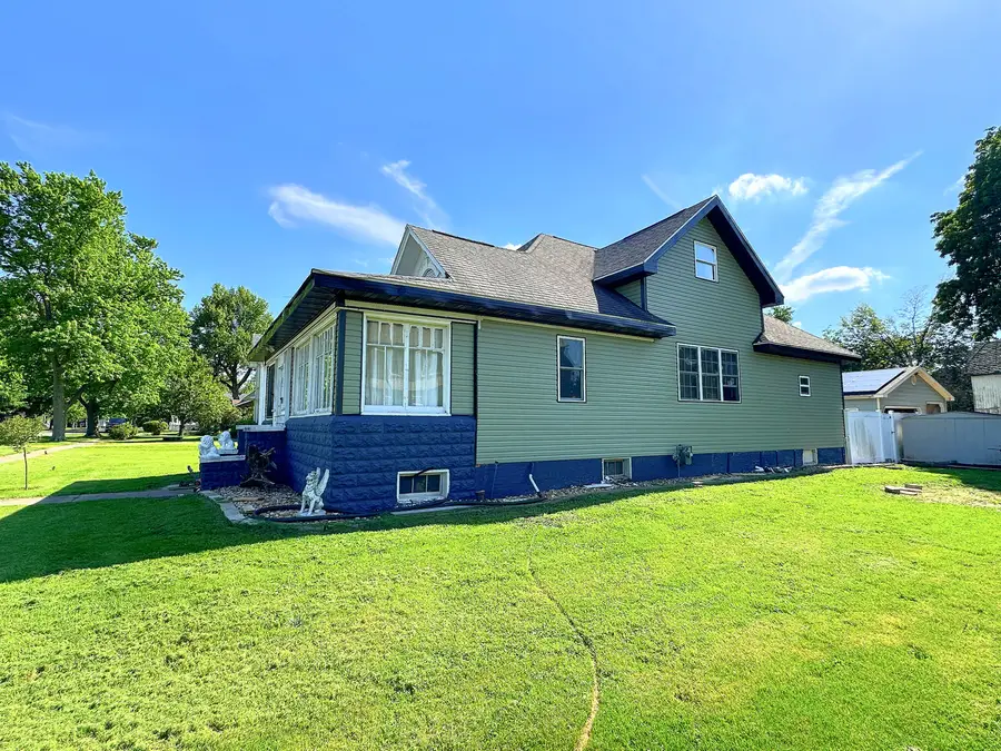 401 S Jackson Street, Flanagan, IL 61740 - #2