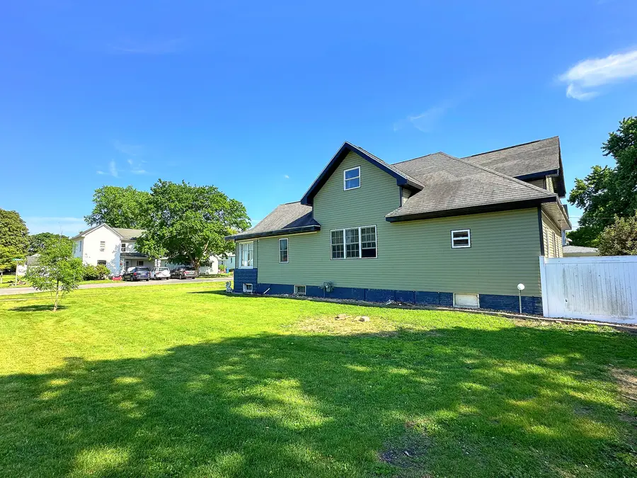 401 S Jackson Street, Flanagan, IL 61740 - #3