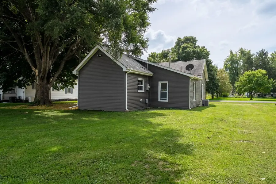 409 W Carter Street, Stanford, IL 61774 - #2
