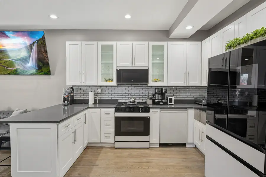231 E 59th Street #1, Chicago, IL 60637 - #2