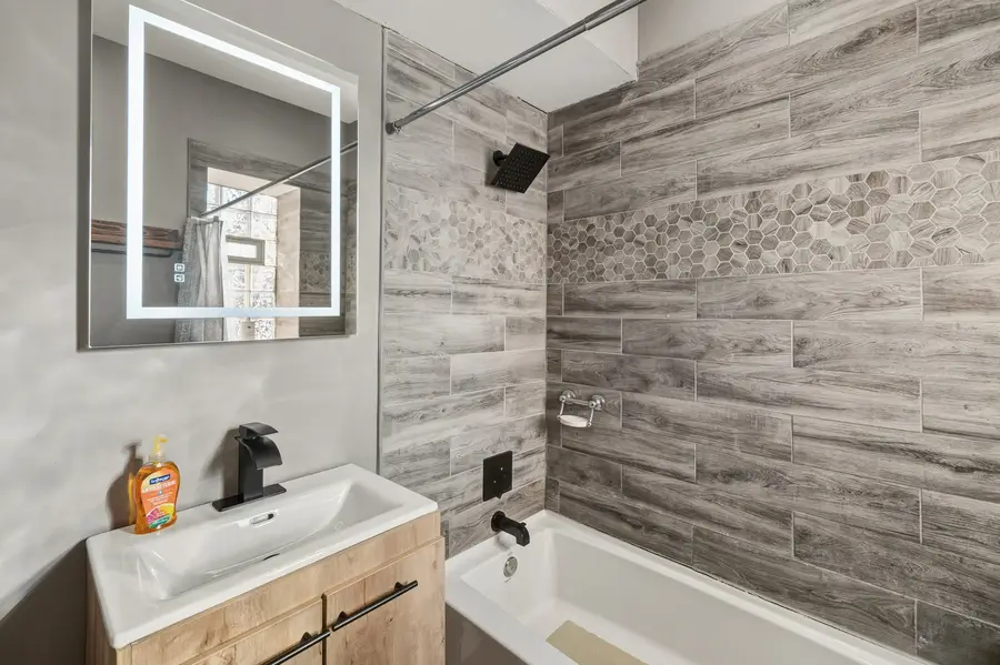231 E 59th Street #1, Chicago, IL 60637 - #3