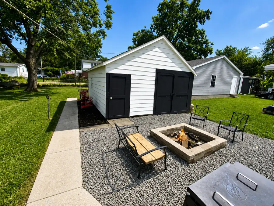 202 E Chester Street, Pinckneyville, IL 62274 - #3