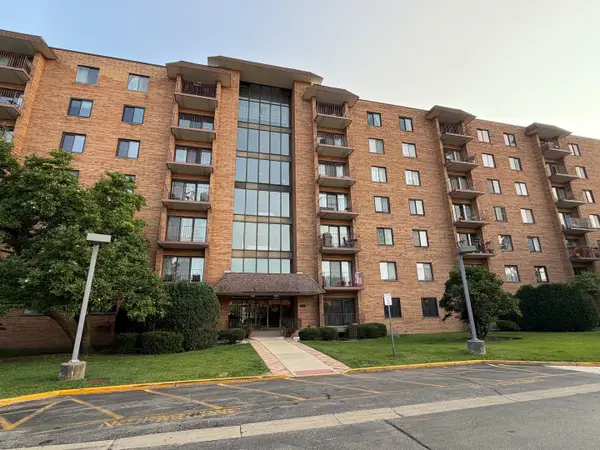 1717 W Crystal Lane #712, Mount Prospect, IL 60056