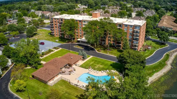 2000 Saint Regis Drive #6F, Lombard, IL 60148