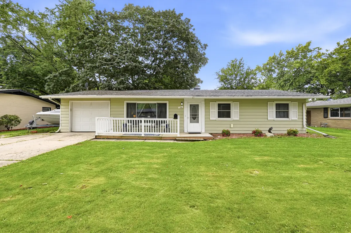 16 Greenbriar Drive, Montgomery, IL 60538 - #1