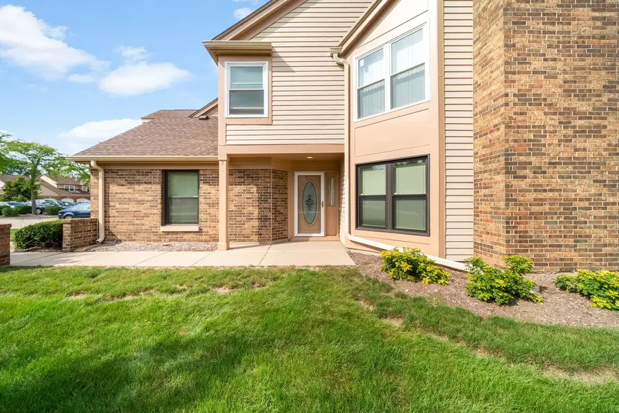 2 Willow Parkway, Buffalo Grove, IL 60089 - #3
