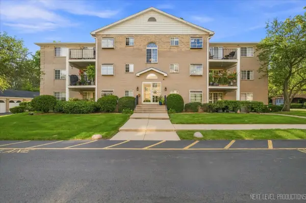 457 Valley Drive #202, Naperville, IL 60563