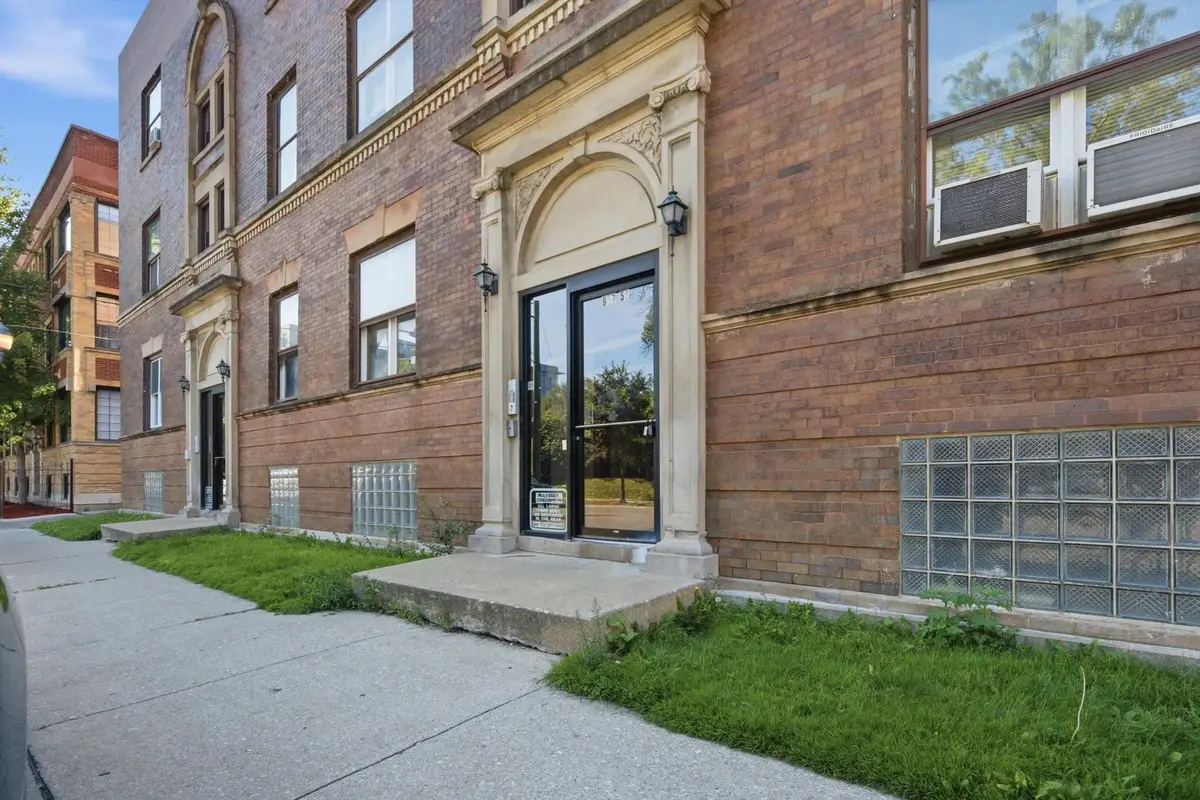 955 E 61st Street, Chicago, IL 60637 - #1