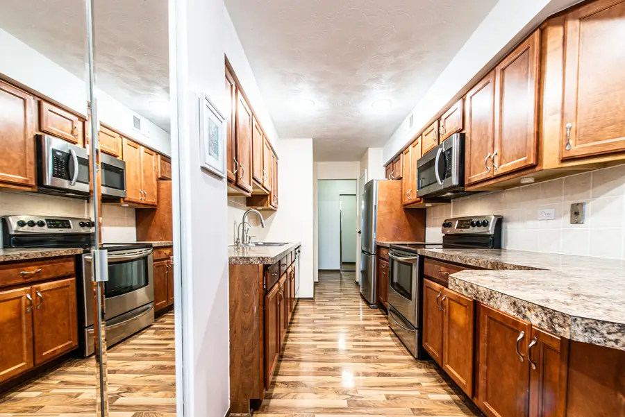 601 W Huntington Common Road #201, Mount Prospect, IL 60056 - #2
