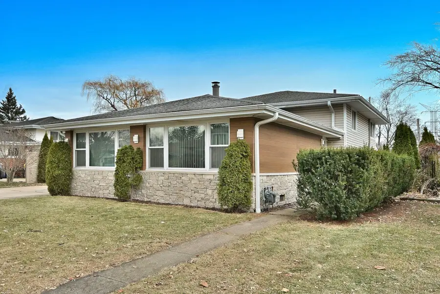 575 Bedford Lane, Des Plaines, IL 60016 - #3