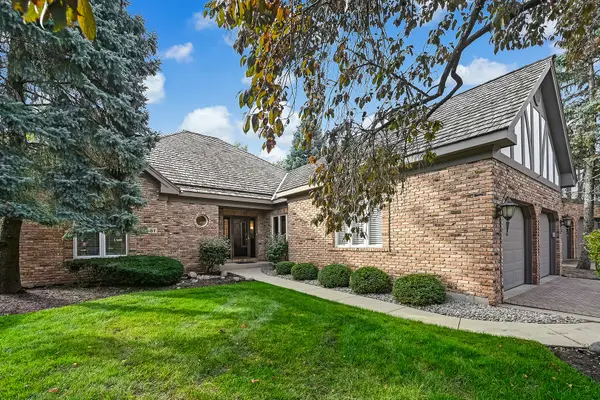 51 Chesterfield Court, Burr Ridge, IL 60527