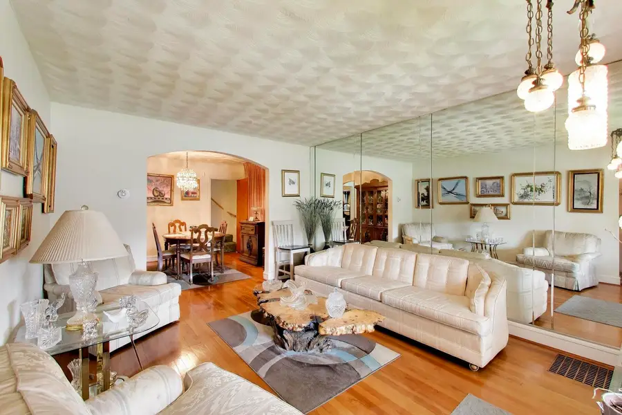 9537 S Indiana Avenue, Chicago, IL 60649 - #2