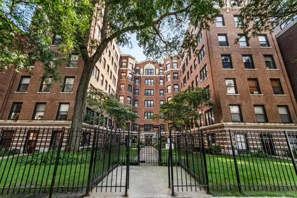 725 W Sheridan Road #204, Chicago, IL 60613