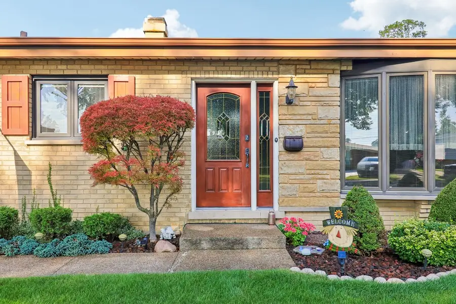 1058 Seymour Avenue, Des Plaines, IL 60016 - #3