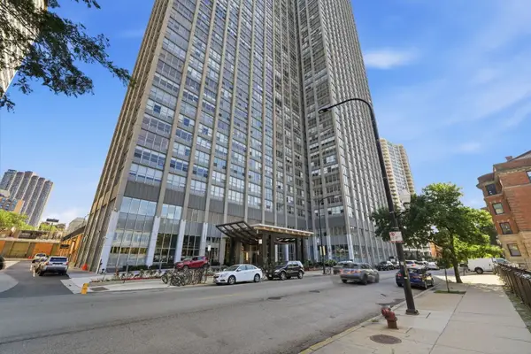 655 W Irving Park Road #3404, Chicago, IL 60613