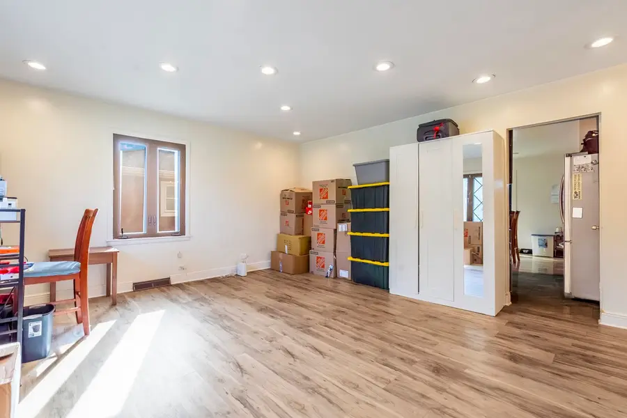 1895 Welwyn Avenue, Des Plaines, IL 60018 - #2