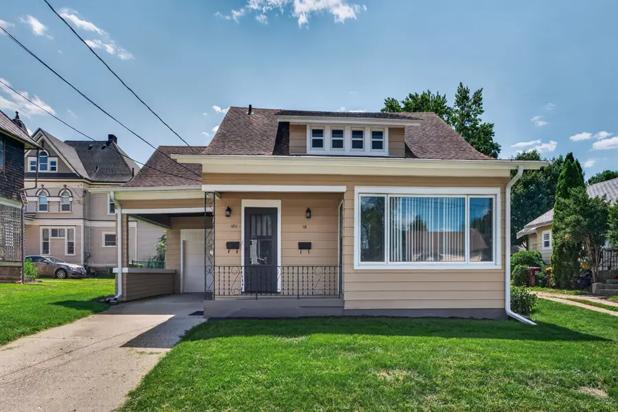 110 W 3rd Street, Belvidere, IL 61008 - #2
