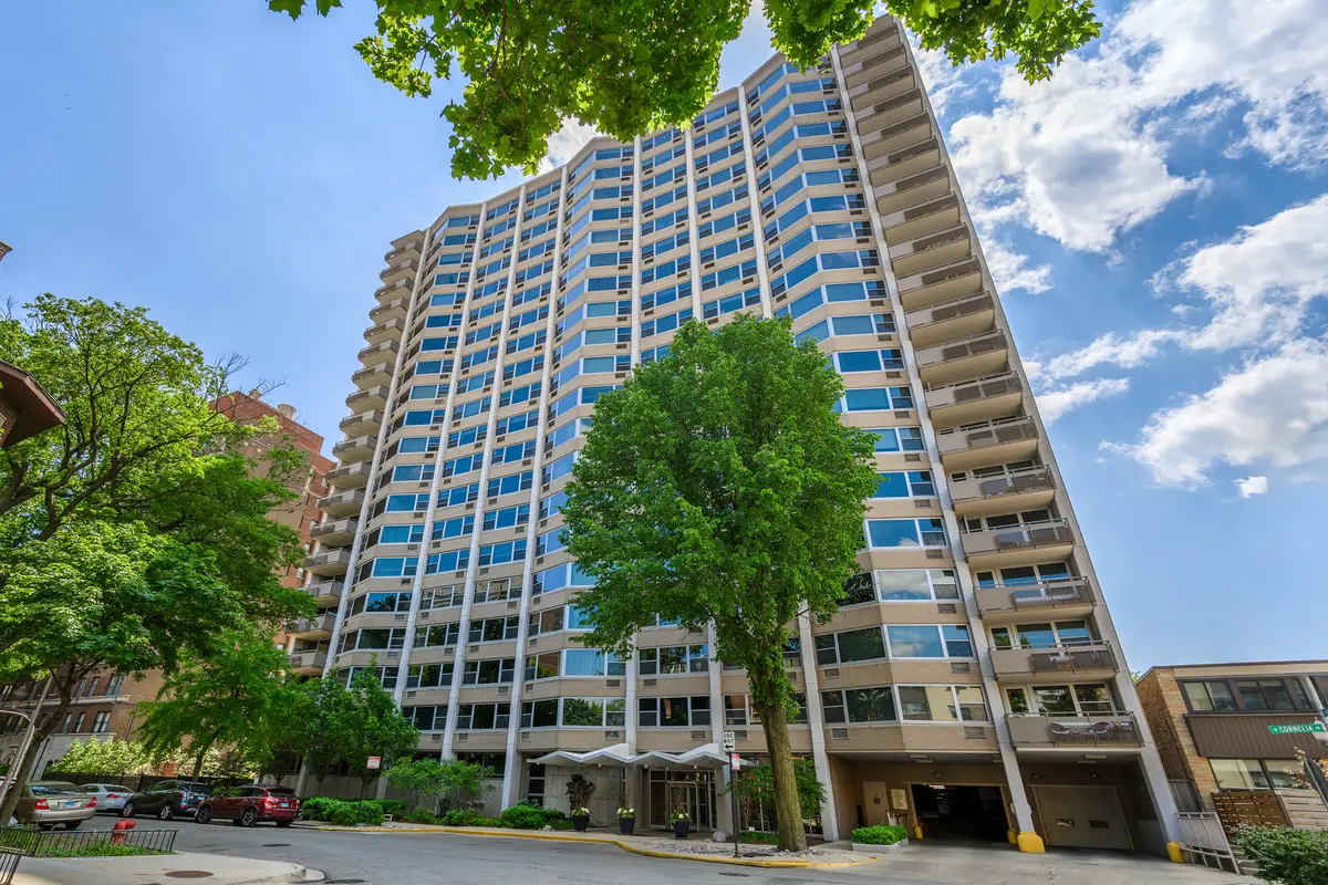 555 W Cornelia Avenue #403, Chicago, IL 60657 - #1