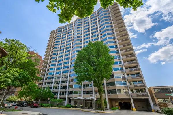 555 W Cornelia Avenue #403, Chicago, IL 60657