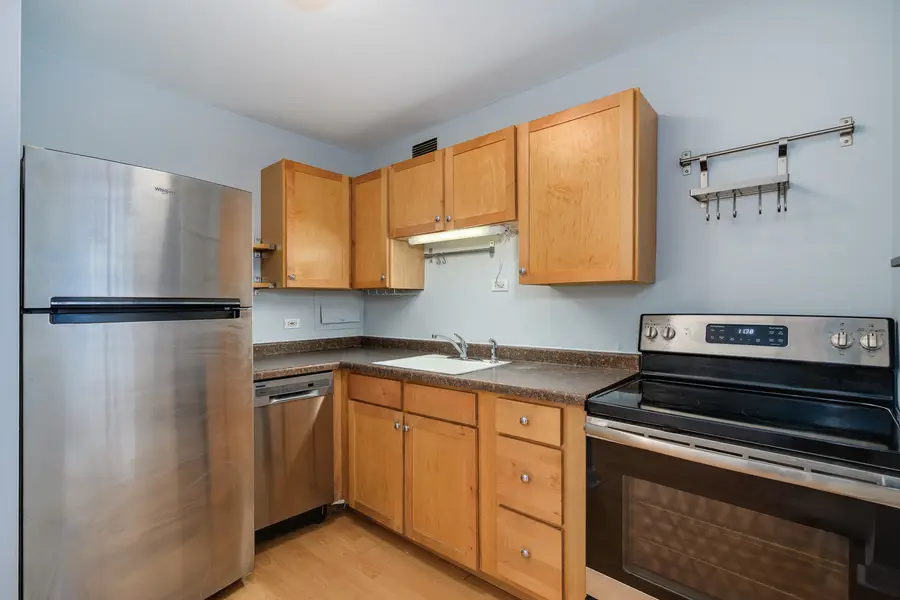 555 W Cornelia Avenue #403, Chicago, IL 60657 - #3