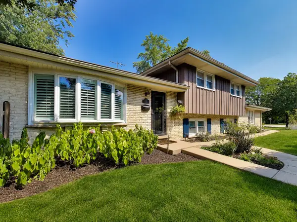 116 W Central Road, Arlington Heights, IL 60005