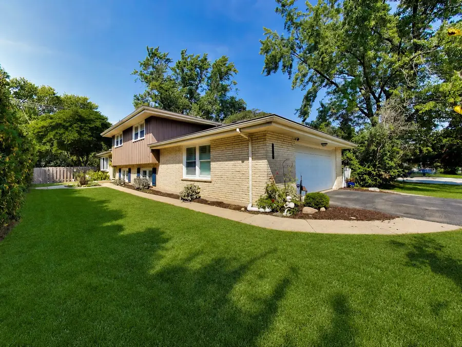 116 W Central Road, Arlington Heights, IL 60005 - #2
