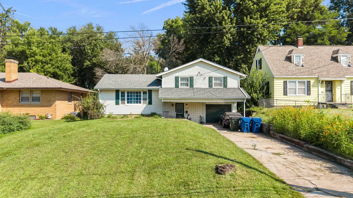 654 E 32nd Street, Davenport, IA 52803 - #1