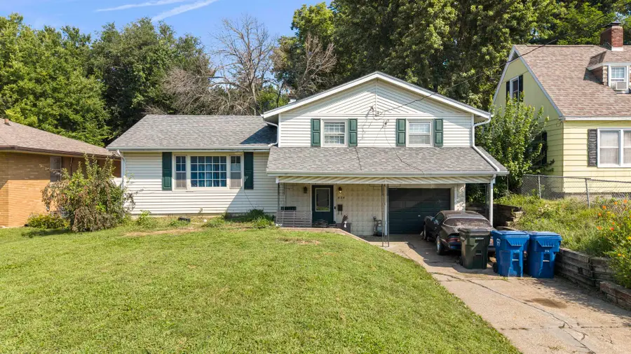 654 E 32nd Street, Davenport, IA 52803 - #2