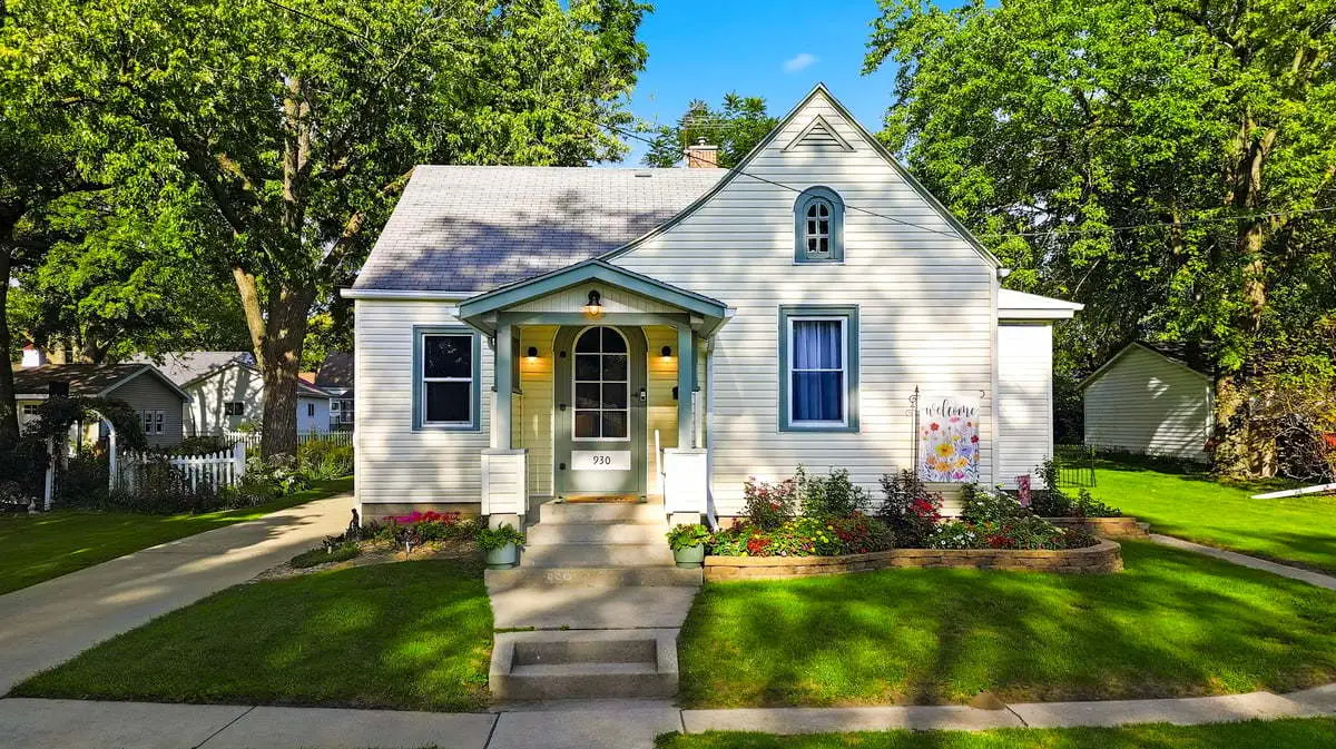 930 N Dixon Avenue, Dixon, IL 61021 - #1
