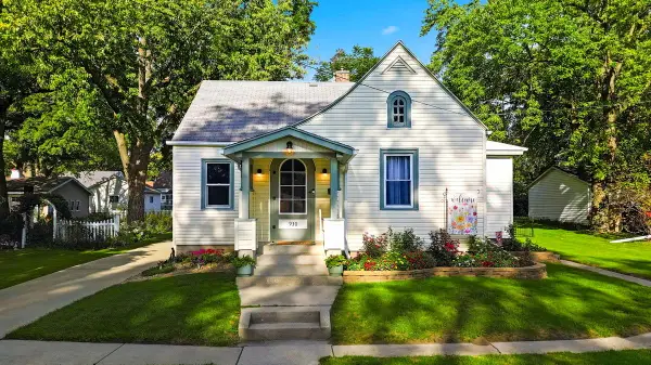 930 N Dixon Avenue, Dixon, IL 61021