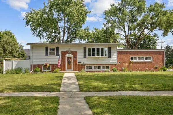 1120 S 12th Avenue, St. Charles, IL 60174