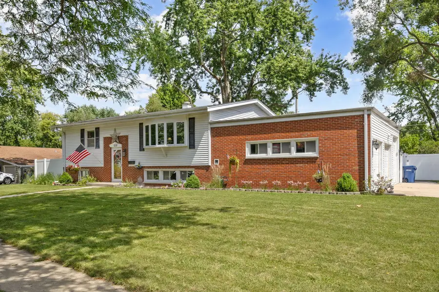 1120 S 12th Avenue, Saint Charles, IL 60174 - #3