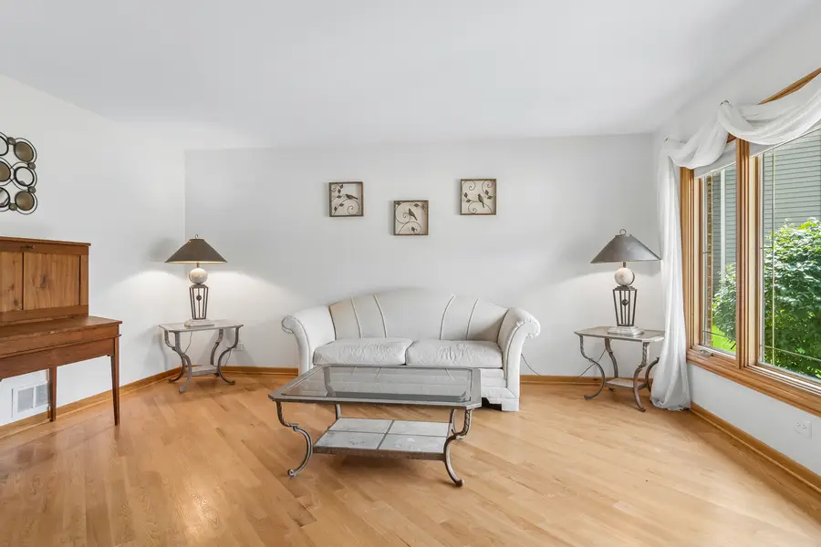 824 Kent Circle, Bartlett, IL 60103 - #3