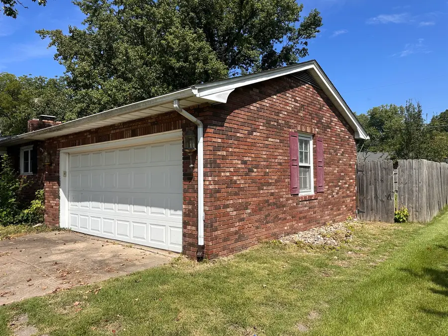 1504 W Malden Street, Marion, IL 62959 - #3