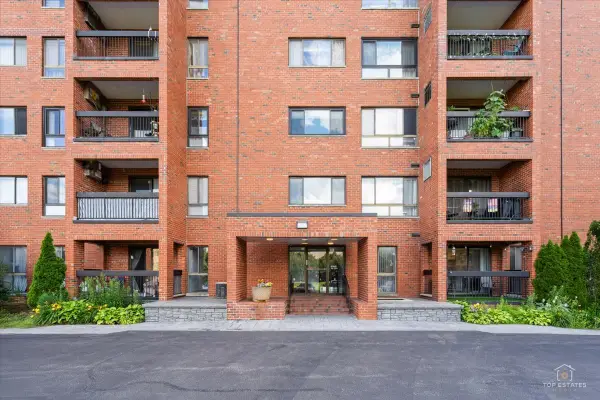 3700 Capri Court #104, Glenview, IL 60025