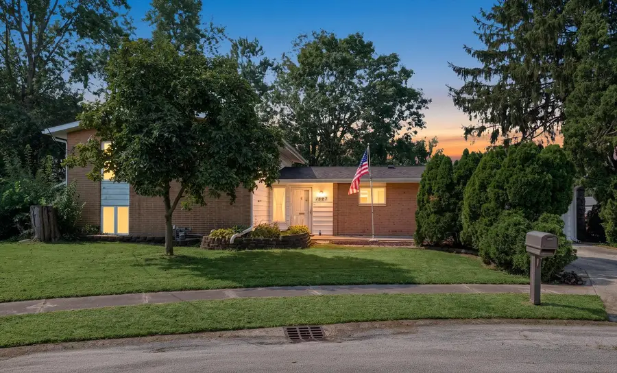 1527 S Pointe Drive, Rantoul, IL 61866 - #2
