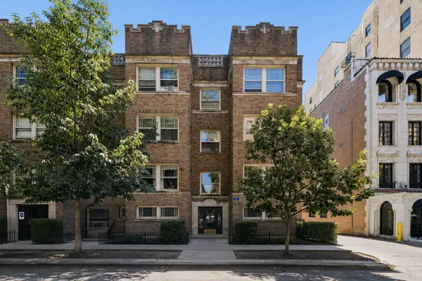 549 W Surf Street #2, Chicago, IL 60657