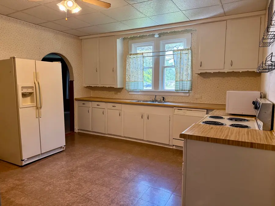 1507 N Russell Street, Marion, IL 62959 - #2