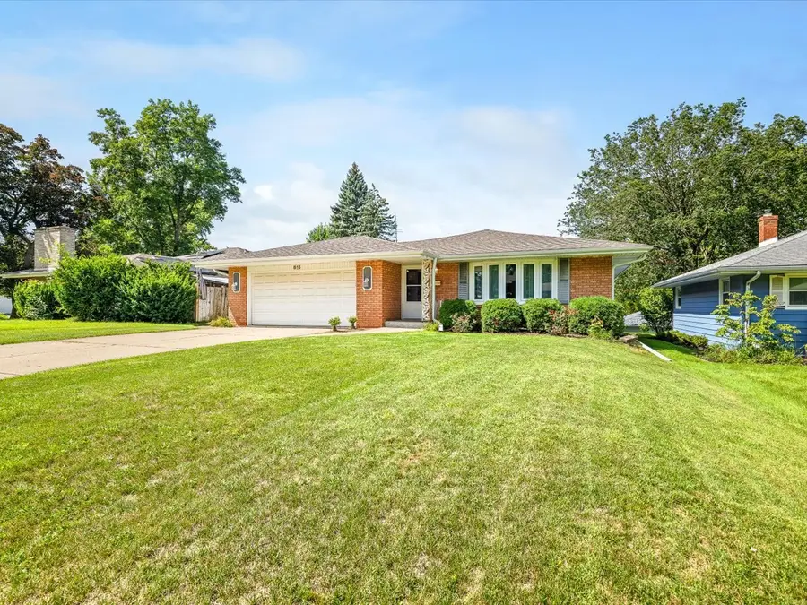 815 Parkside Drive, Rockford, IL 61108 - #2