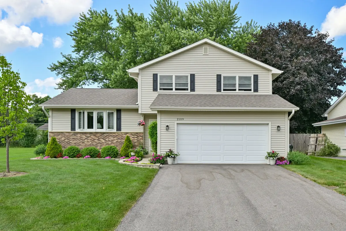 2109 Fairfield Road, Lindenhurst, IL 60046 - #1