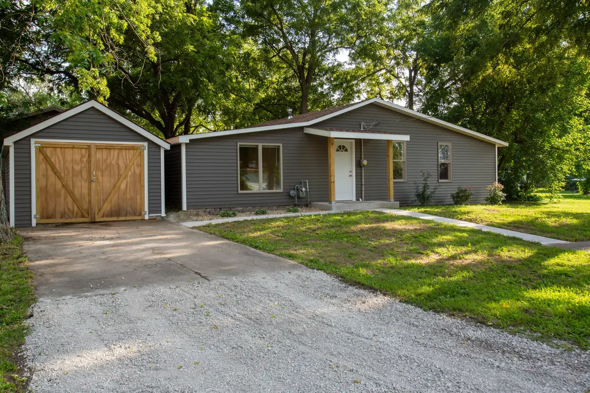 117 Clark Street, Chenoa, IL 61726 - #1