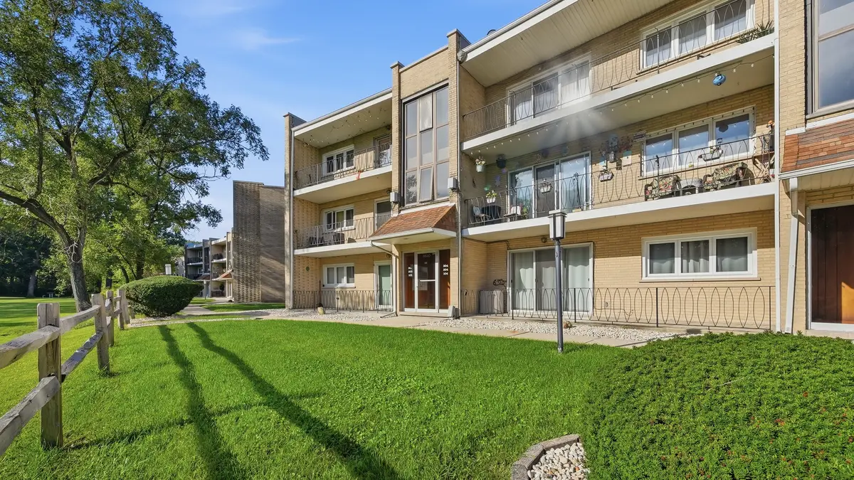9510 S 86th Avenue #305, Hickory Hills, IL 60457 - #1