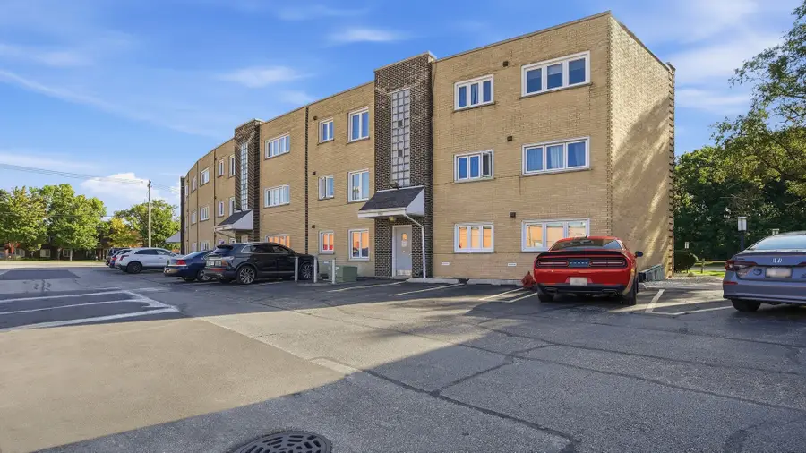 9510 S 86th Avenue #305, Hickory Hills, IL 60457 - #3